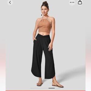 Halara Breezeful high waisted cross over pocket crop pants. Black. Size L